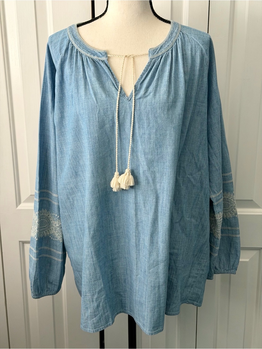 J. Jill Women’s  Light Blue Denim Top. Like New Condition. 100% cotton.
